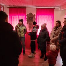 Группа детей и взрослых из ЛНР посетили выставку Разрушенные и сохраненные храмы Нижнего Дона 20 в.
